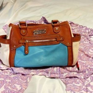 Purse  Appears to be Leather/ pvc
